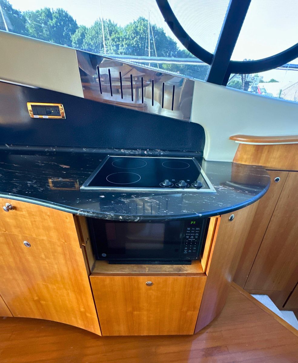 2010 Azimut 55 