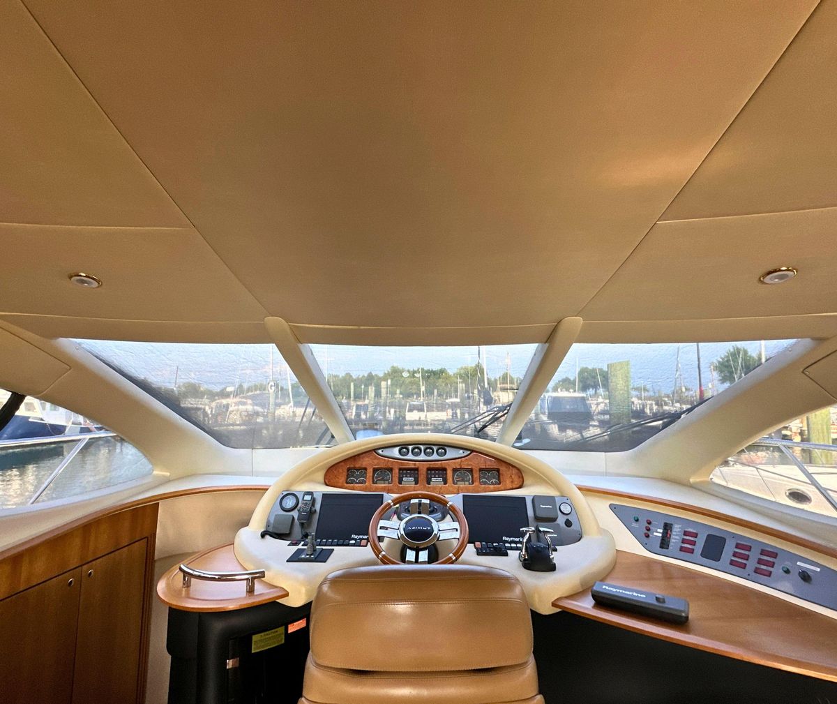 2010 Azimut 55 
