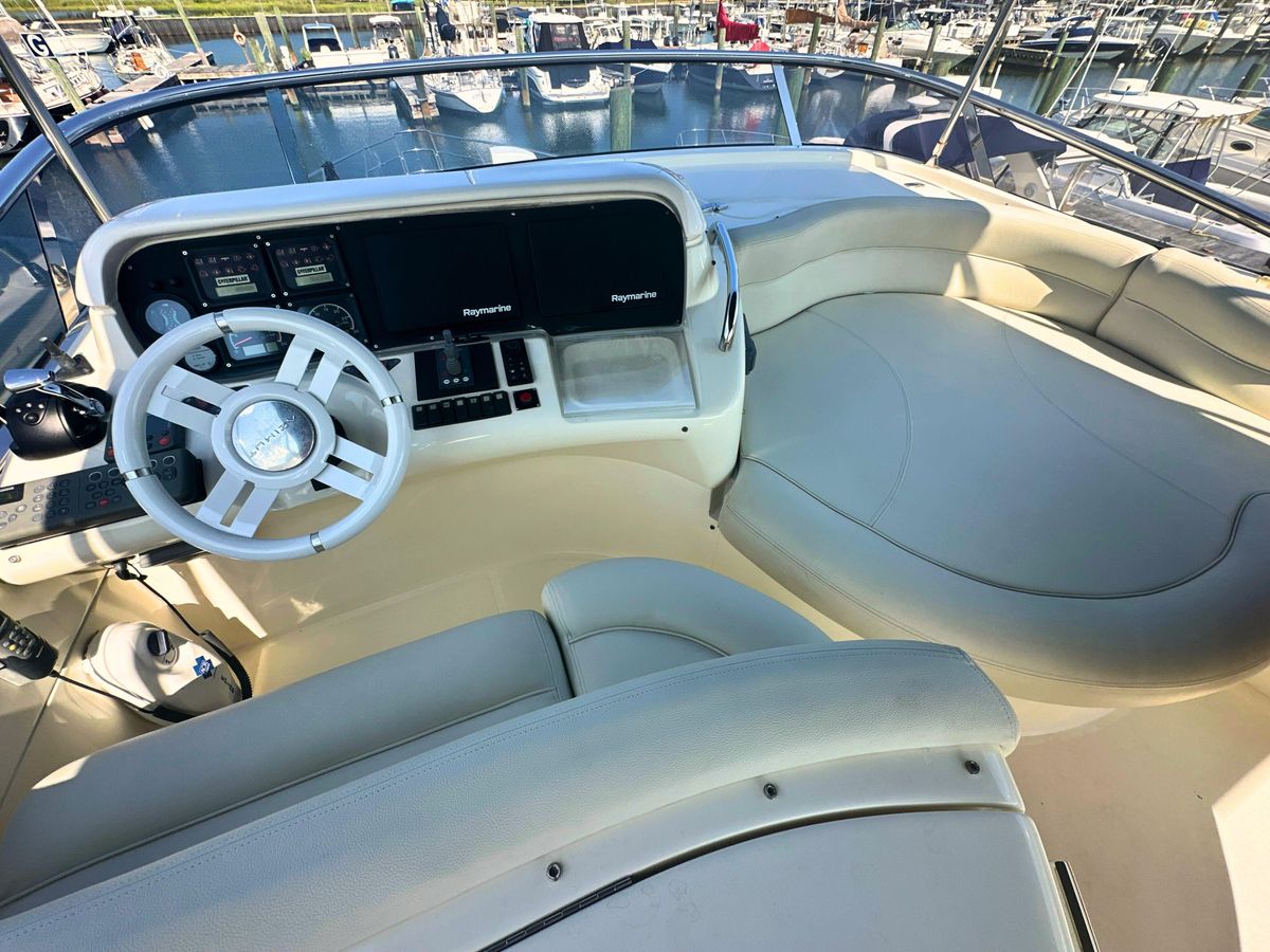 2010 Azimut 55 