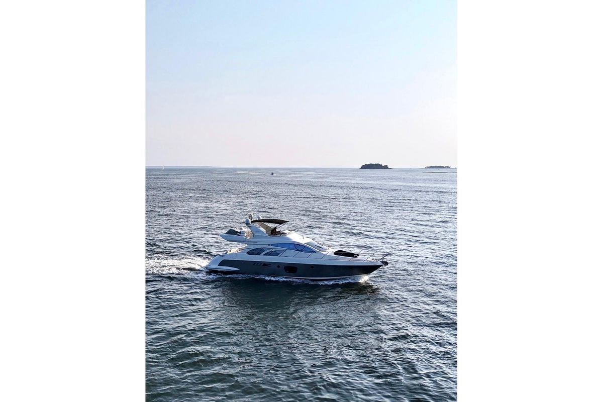 2010 Azimut 55 