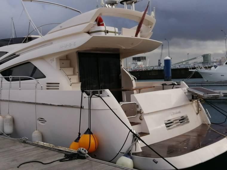 2007 Rodman 54 