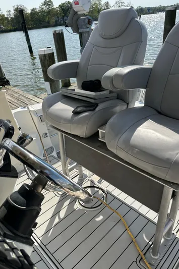  Yacht Photos Pics 2005 Hydra-Sports 33VX boat cockpit with dual captain chairs and steering wheel.
