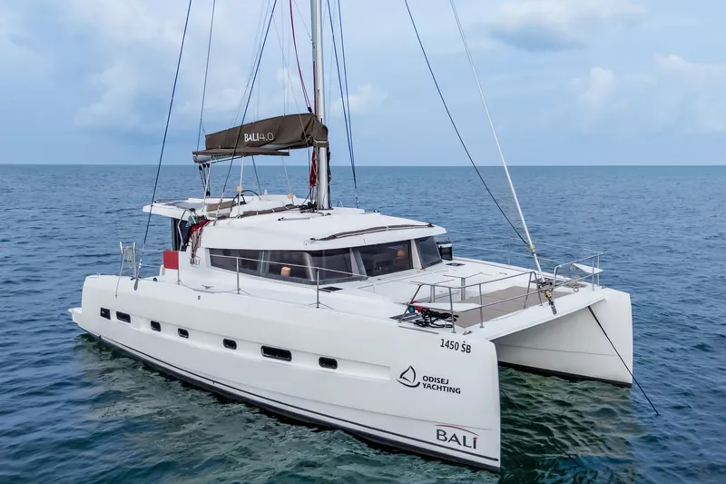 Knot On Call Yacht Photos Pics Bali 4.0 Starboard view