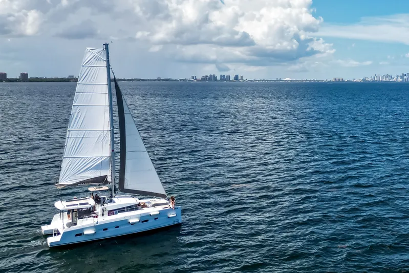 Knot On Call Yacht Photos Pics 