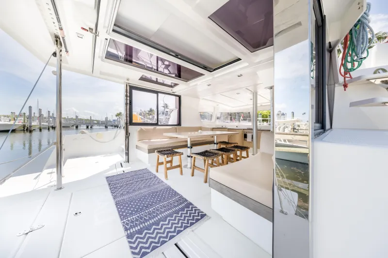 Knot On Call Yacht Photos Pics 