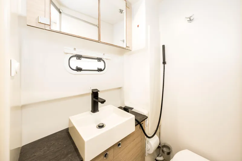 Knot On Call Yacht Photos Pics 