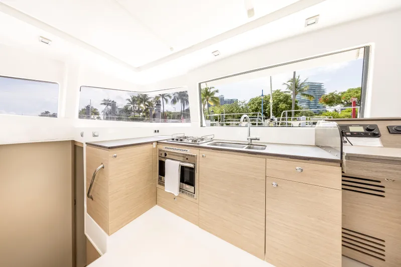 Knot On Call Yacht Photos Pics 