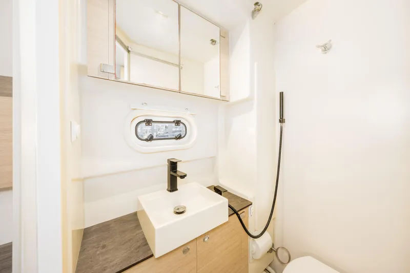 Knot On Call Yacht Photos Pics 