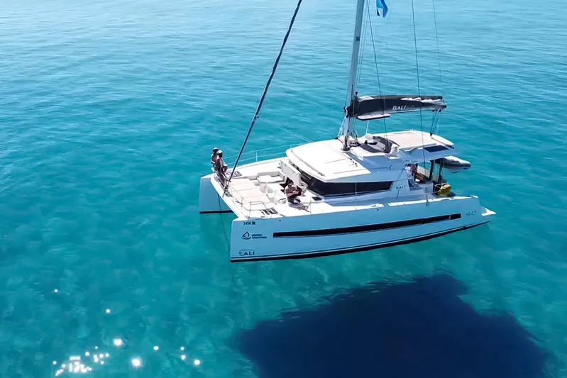 Knot On Call Yacht Photos Pics 