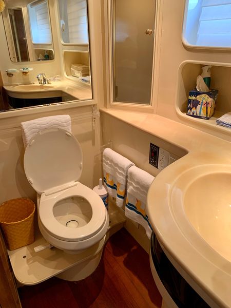 1994 Johnson Pilothouse Motor Yacht