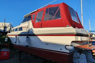 1980 Marine Projects 32
