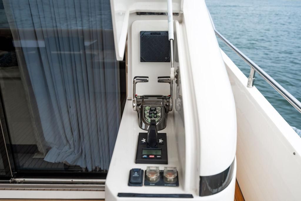 2012 Princess 72 