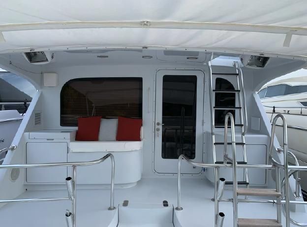 2004 Hatteras 70 
