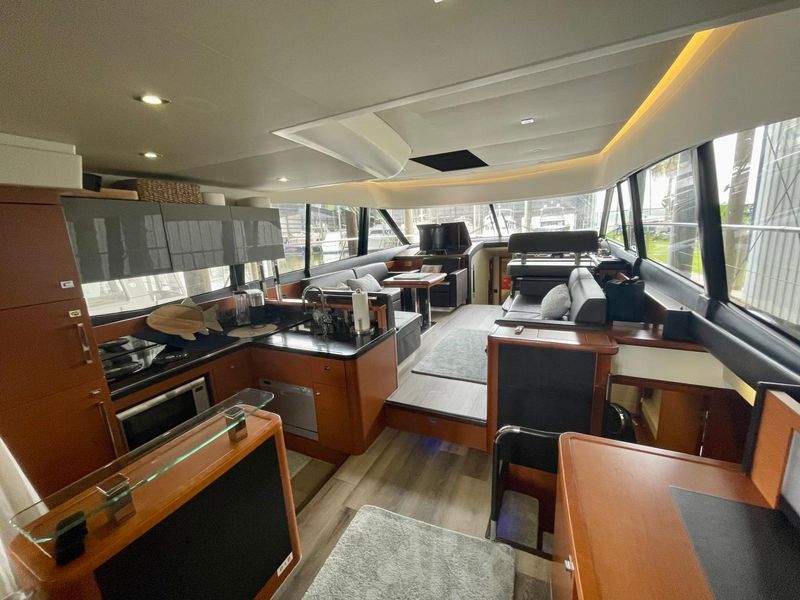 2015 Prestige 550 Flybridge