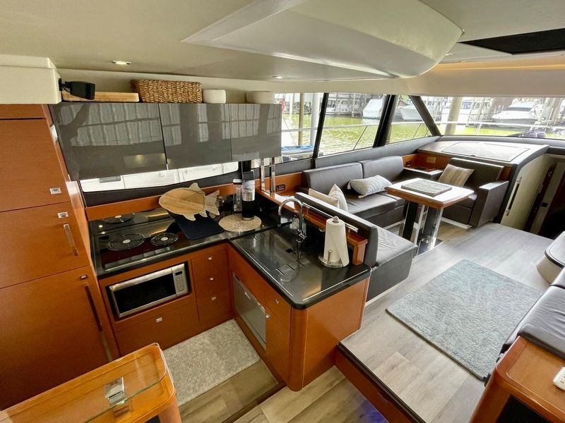 2015 Prestige 550 Flybridge