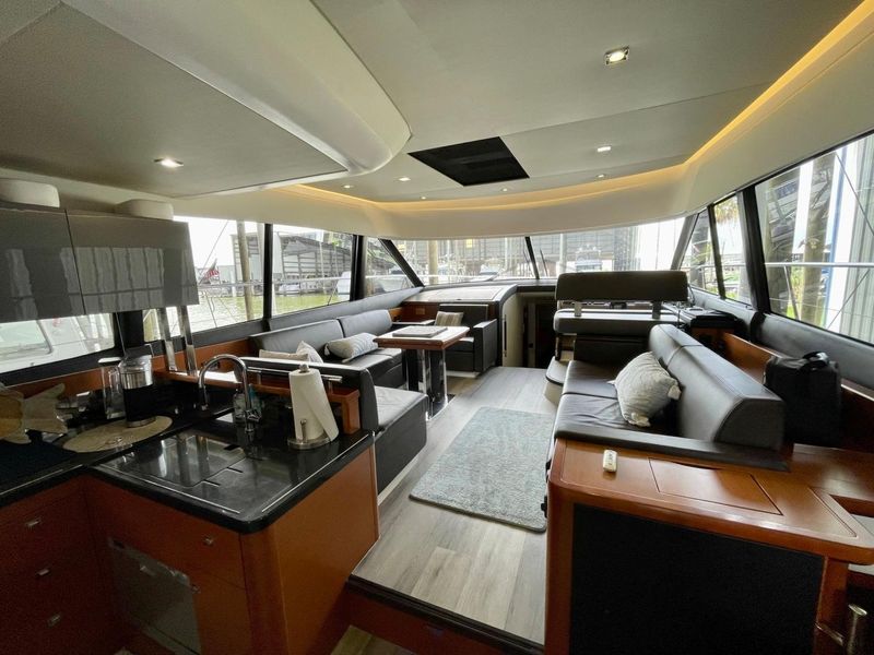 2015 Prestige 550 Flybridge