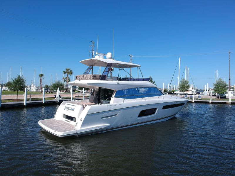 2015 Prestige 550 Flybridge