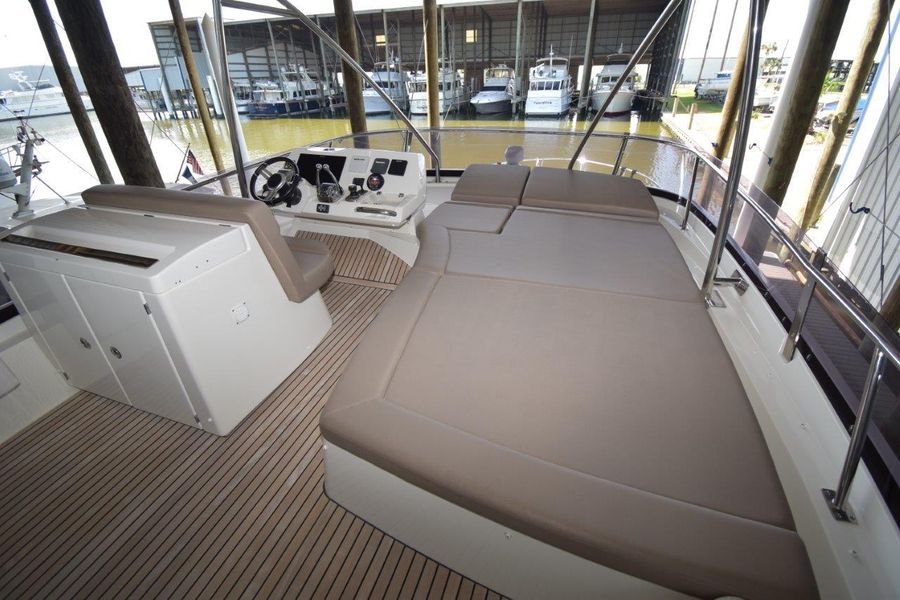 2015 Prestige 550 Flybridge