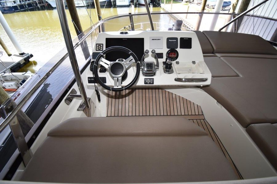 2015 Prestige 550 Flybridge