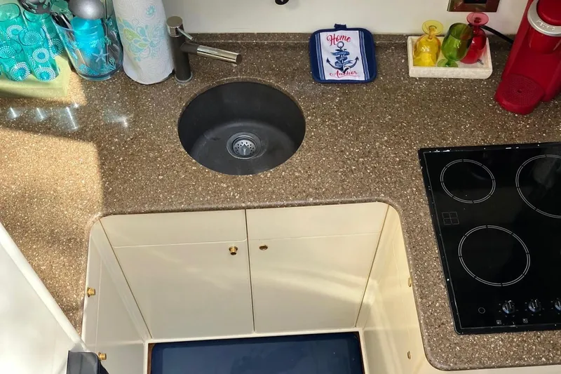 Sea Jeanie Yacht Photos Pics Kitchen area of 1999 Viking Princess 52 Express Bridge with sink and stove.