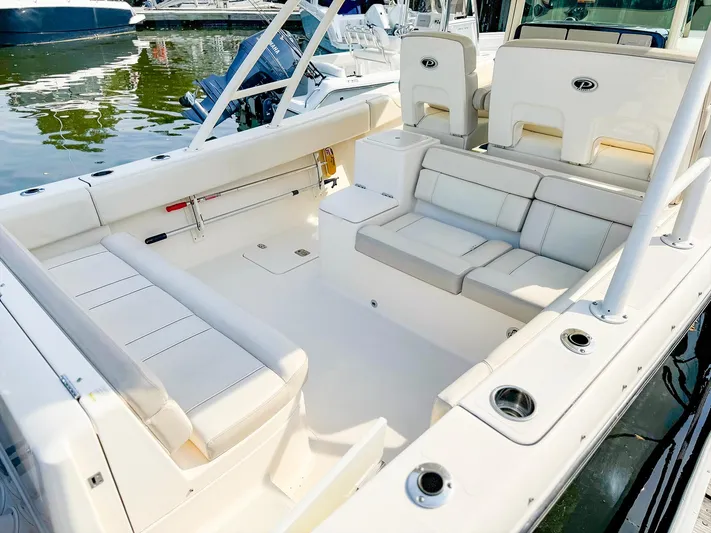 4784mm Yacht Photos Pics 2014 Pursuit ST 310 Sport boat interior with white seating and cup holders.