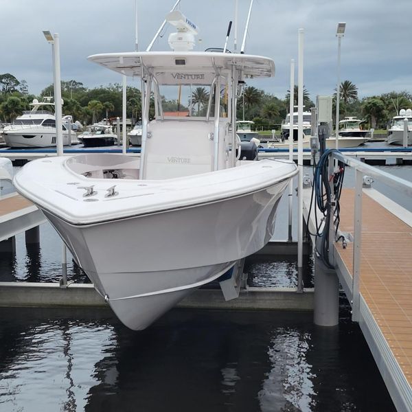 2010 Venture Center Console