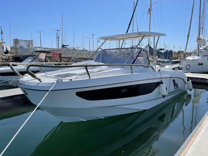  Yacht Photos Pics 2024 Beneteau Flyer 9 SUNdeck boat docked in marina under clear blue sky.