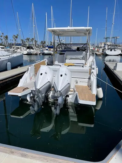  Yacht Photos Pics 2024 Beneteau Flyer 9 SUNdeck docked, featuring dual outboard engines and sleek design.