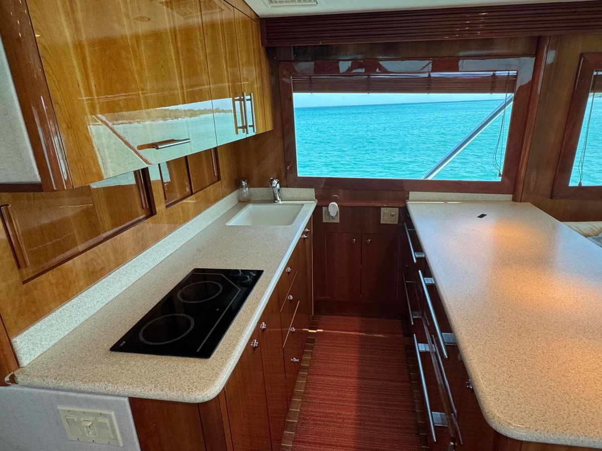 2005 Hatteras 50 