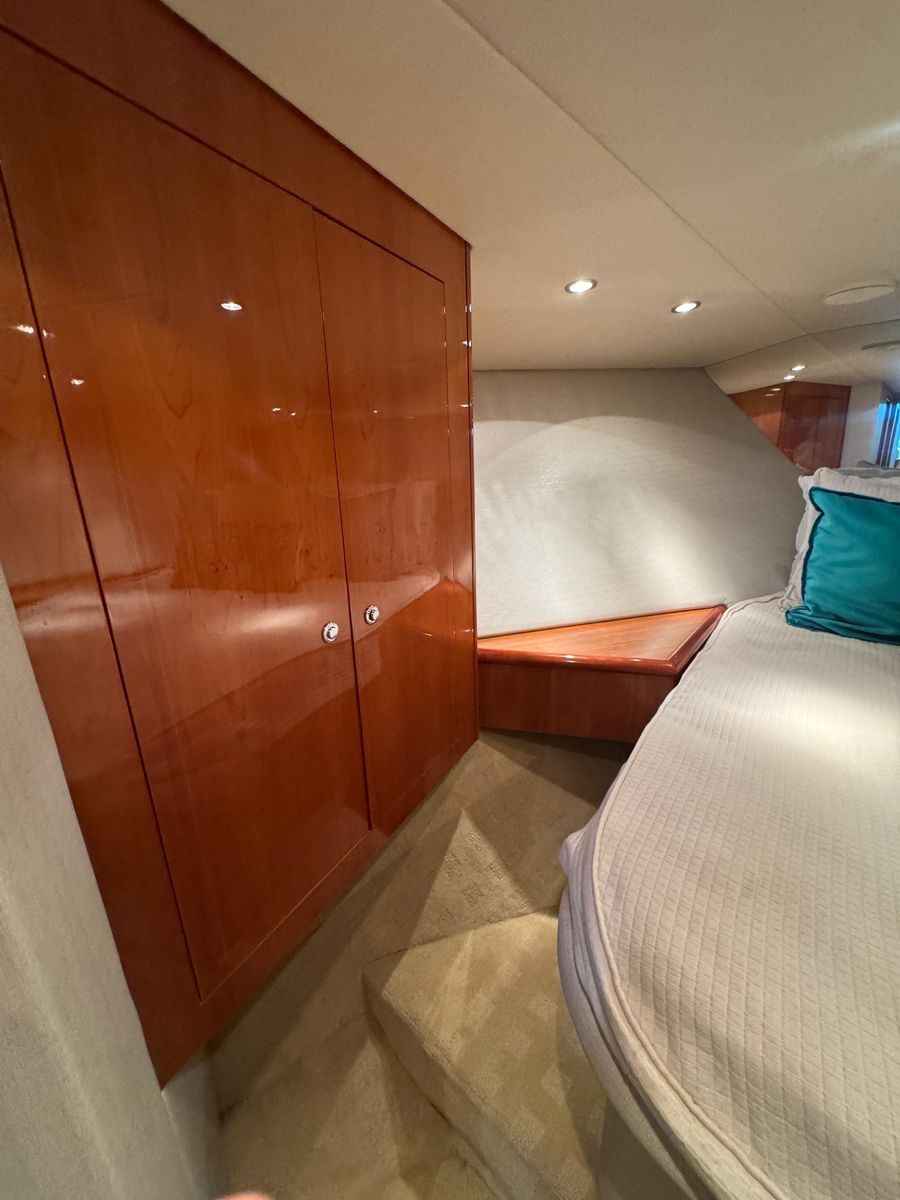 2005 Hatteras 50 