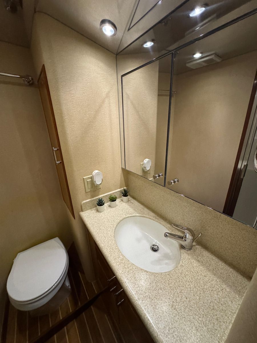 2005 Hatteras 50 