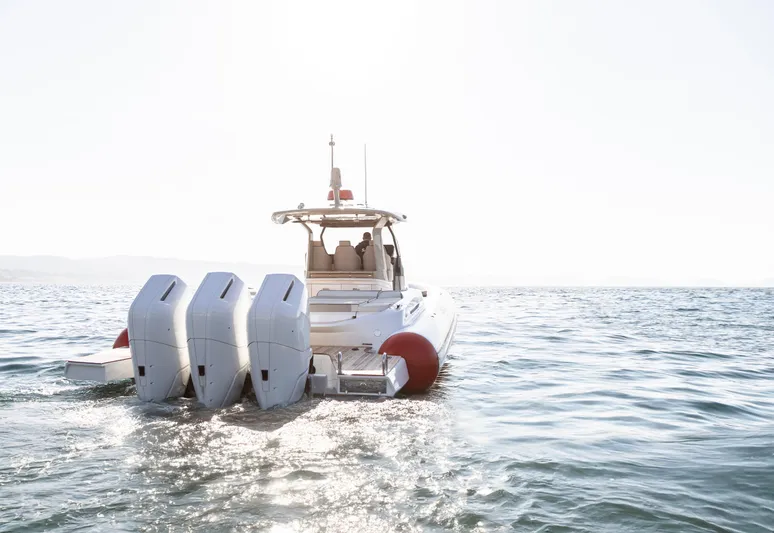  Yacht Photos Pics 2026 SACS NEW Strider 13 boat with triple engines on open water.