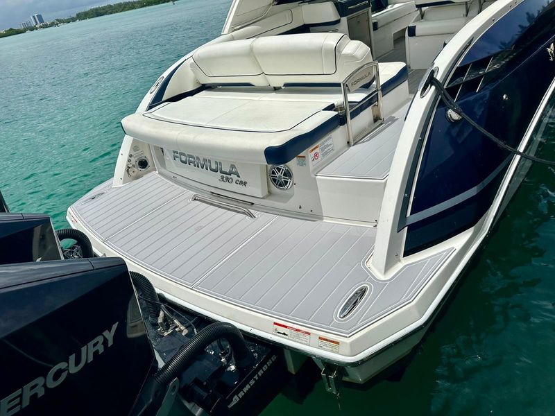 2019 Formula 330 Crossover Bowrider