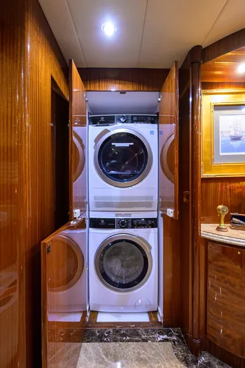 Miss Dunia Yacht Photos Pics 