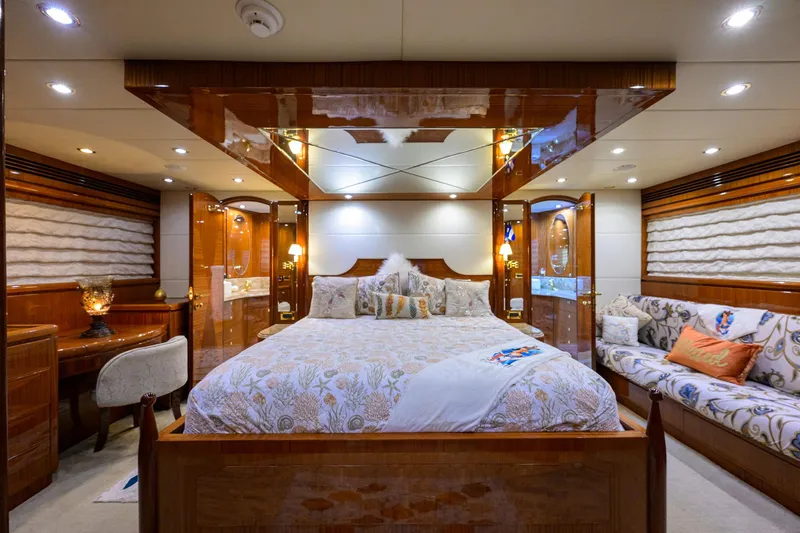 Miss Dunia Yacht Photos Pics 