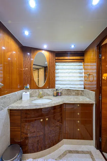 Miss Dunia Yacht Photos Pics 