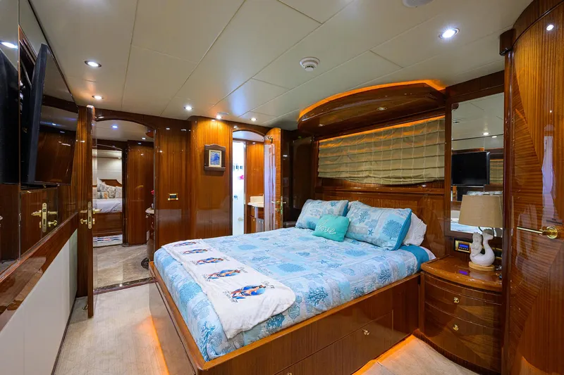 Miss Dunia Yacht Photos Pics 