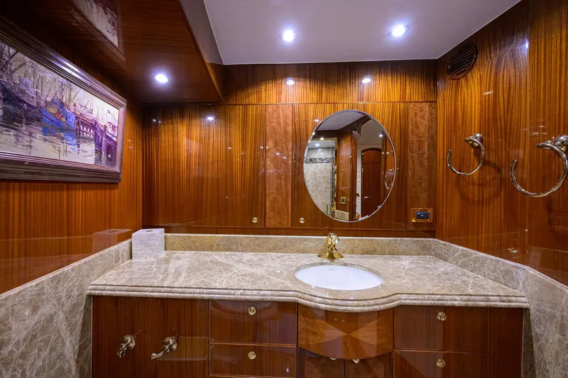 Miss Dunia Yacht Photos Pics 