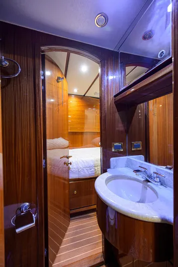 Miss Dunia Yacht Photos Pics 