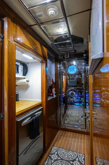 Miss Dunia Yacht Photos Pics 