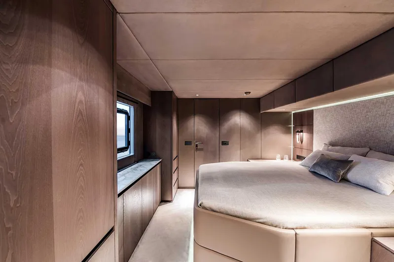 Saraya Yacht Photos Pics 