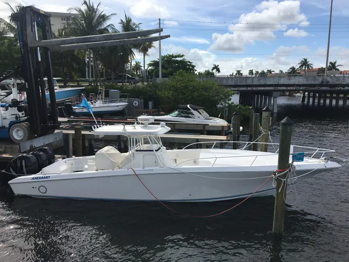  Yacht Photos Pics 2007 Fountain 38 Tournament Edition boat at dock.