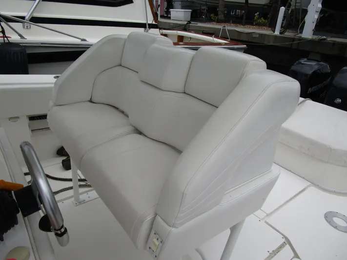  Yacht Photos Pics White leather seats on a 2007 Fountain 38 Tournament Edition boat.