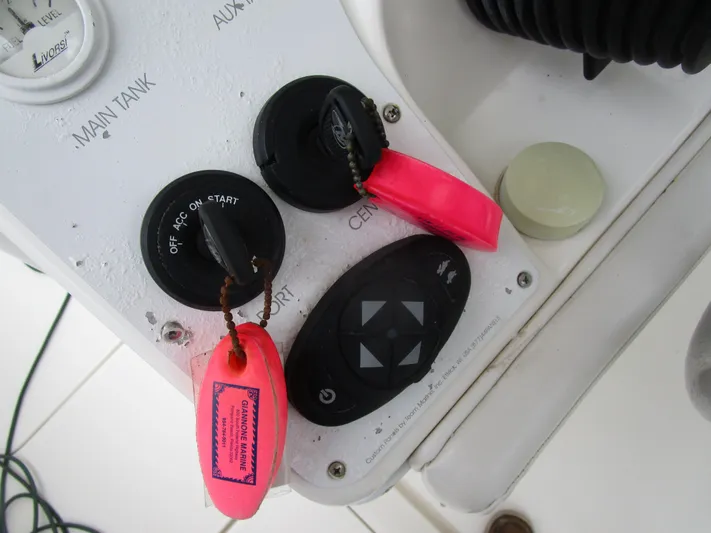  Yacht Photos Pics Ignition switches and controls on a 2007 Fountain 38 Tournament Edition boat.