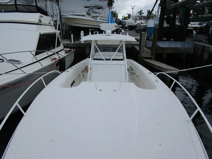  Yacht Photos Pics 2007 Fountain 38 Tournament Edition boat in harbor.