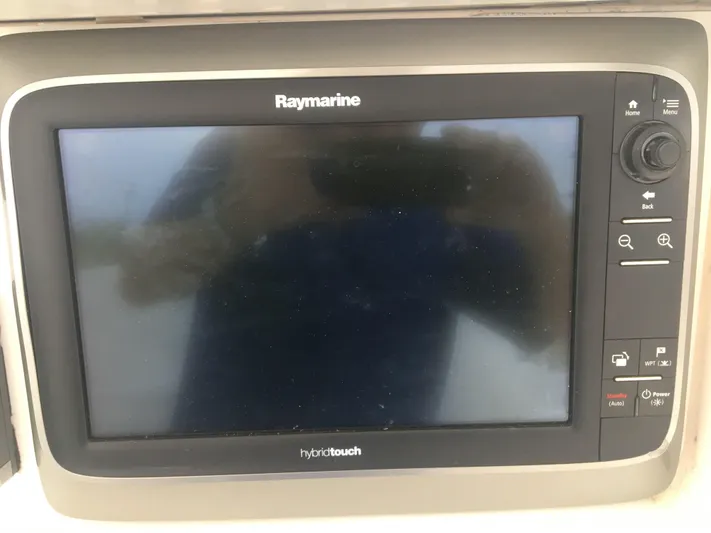  Yacht Photos Pics Raymarine Hybridtouch display on 2007 Fountain 38 Tournament Edition.