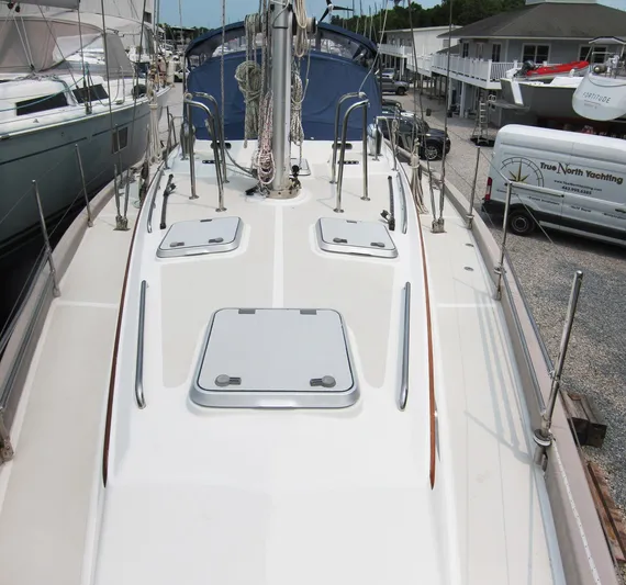 Vesta Yacht Photos Pics Deck - view aft from bow