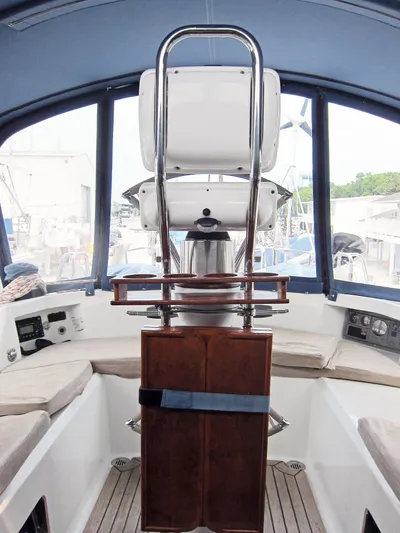 Vesta Yacht Photos Pics Cockpit - view aft