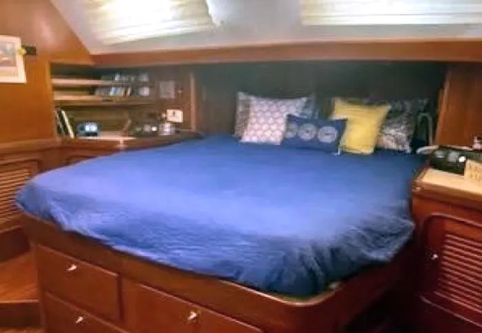 Vesta Yacht Photos Pics Aft berth