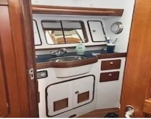 Vesta Yacht Photos Pics Aft head